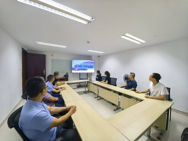 6常運(yùn)集團(tuán)藍(lán)海豚商旅組織職工觀看紀(jì)念中國人民抗日戰(zhàn)爭(zhēng)暨世界反法西斯戰(zhàn)爭(zhēng)勝利80周年閱兵式直播1_副本